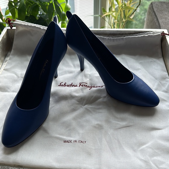 NEW Ferragamo Leather Pump - Picture 6 of 8